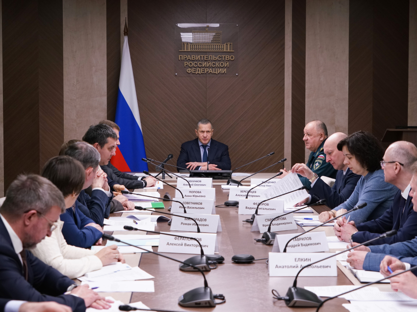 ​Юрий Трутнев поручил МЧС России совместно с федеральными министерствами и ведомствами проработать изменения в законодательство для защиты населения и территорий от ЧС